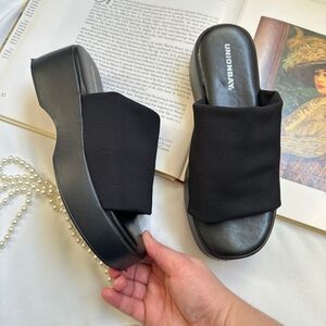 3/25$UNIONBAY Black Platform Slides